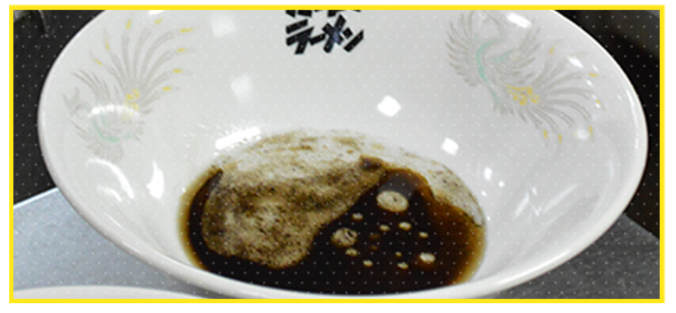 うしじま食品の黒マー油は丼の底に入れてください。